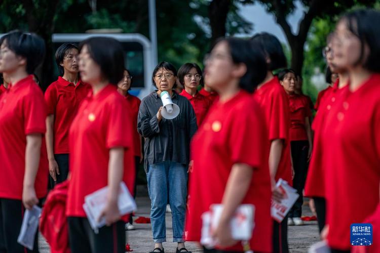 新澳2025今晚特马开奖号码和张桂梅的第15次送考与张桂梅连续11年送考从未缺席