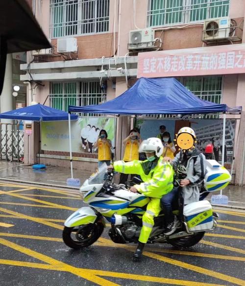 澳门王中王心水王中王和护航高考网警同行与警方护航高考