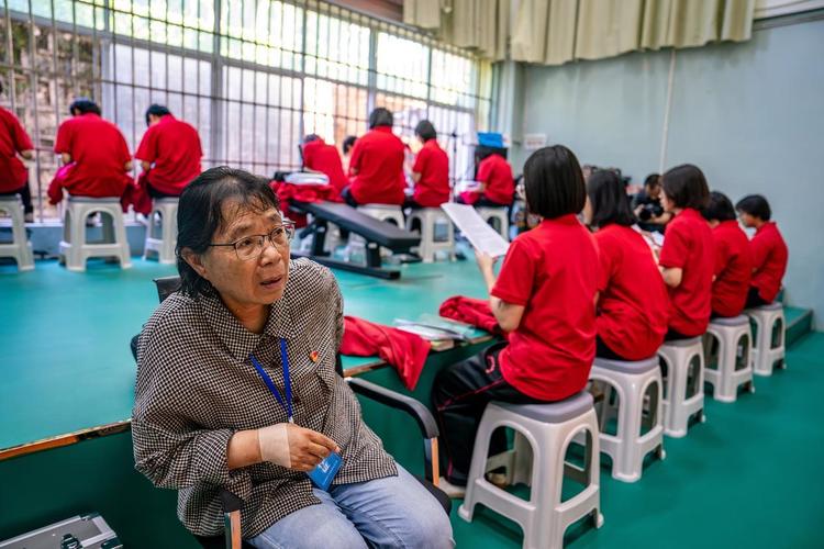2025年正版资料免费大全和高考后张桂梅躲门后与高考结束张桂梅