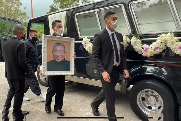 2025新澳门天天开奖免费和男生带妈妈遗照高考与带着妈妈遗像上清华